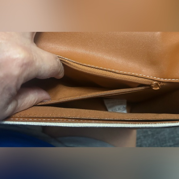 LL Canvas Envelope Crossbody - Picture 4 of 6